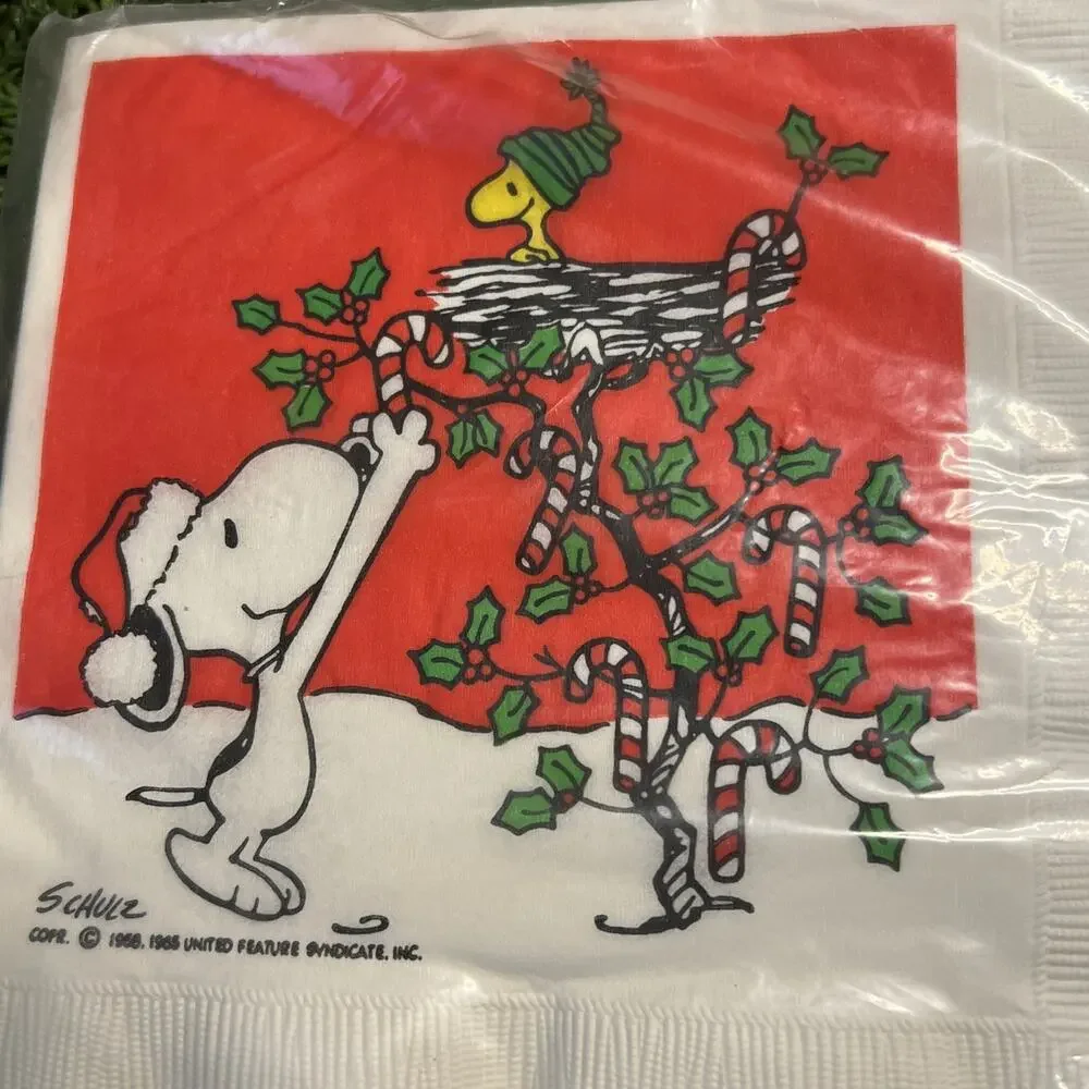 Vintage 16 Luncheon Napkins Snoopy Woodstock Tree Hallmark Christmas 13.5”